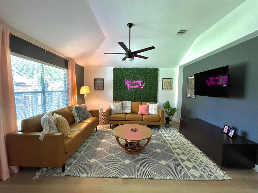 2004 Melissa Oaks Lane