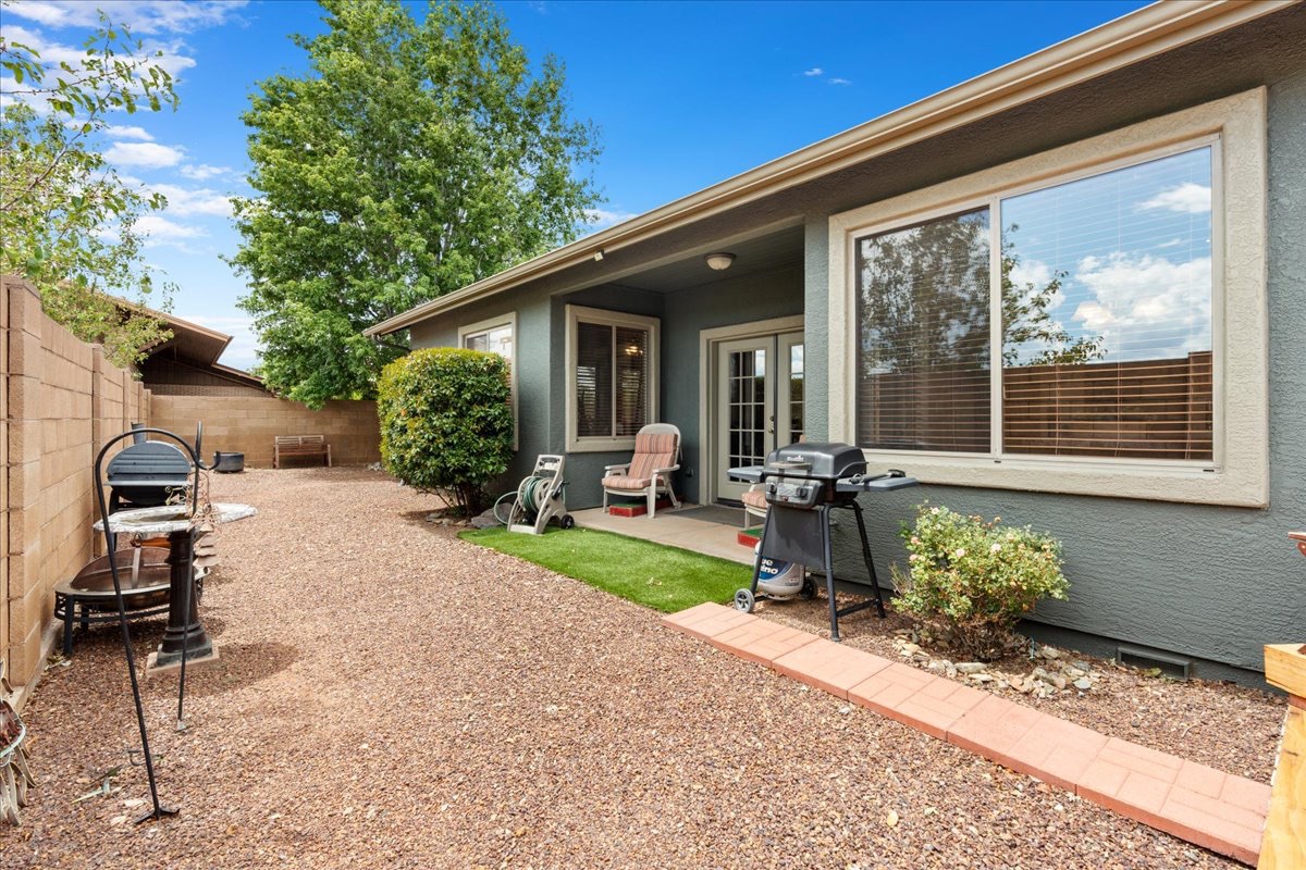 280 North La Paz Street