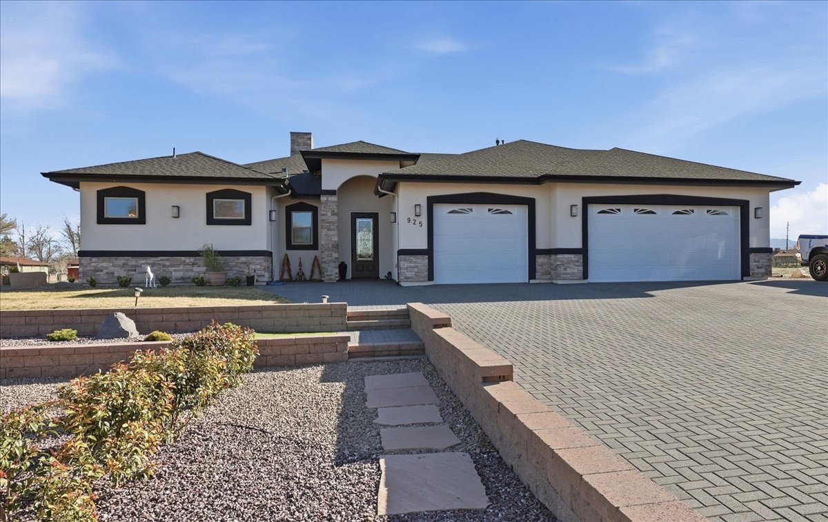 925 East Aztec Drive