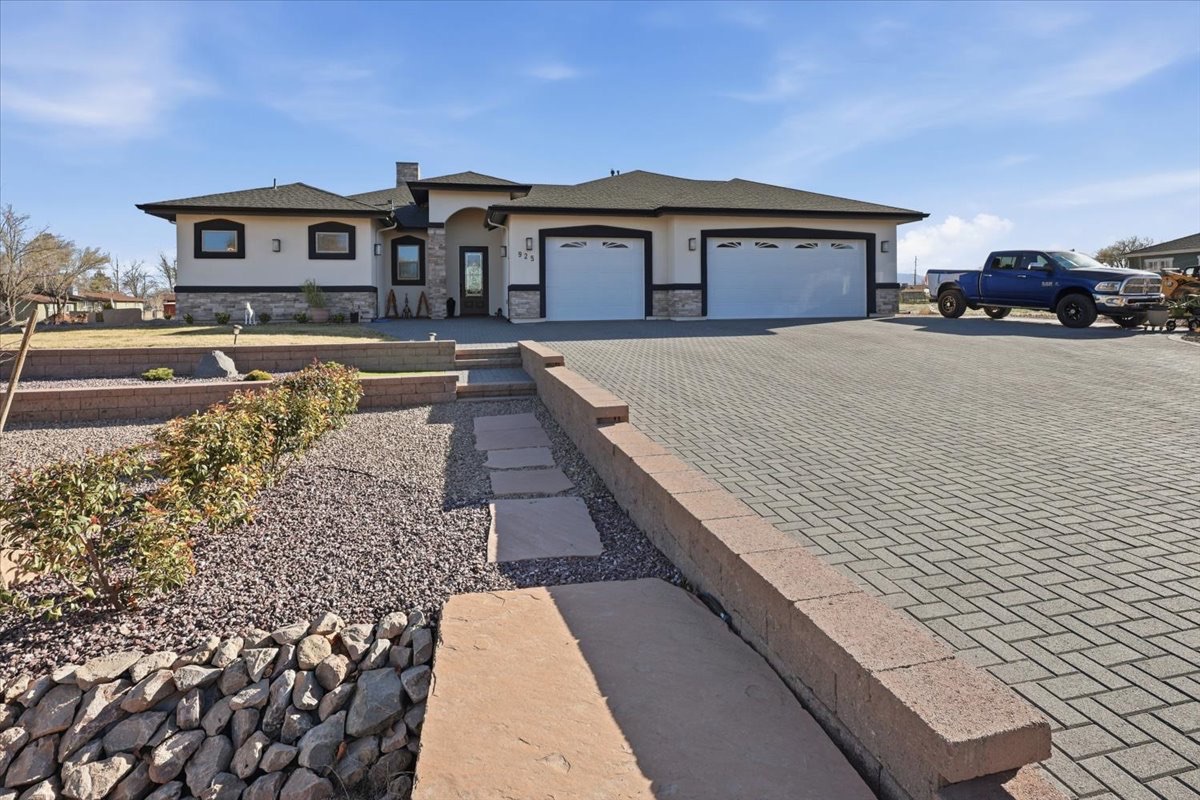 925 East Aztec Drive