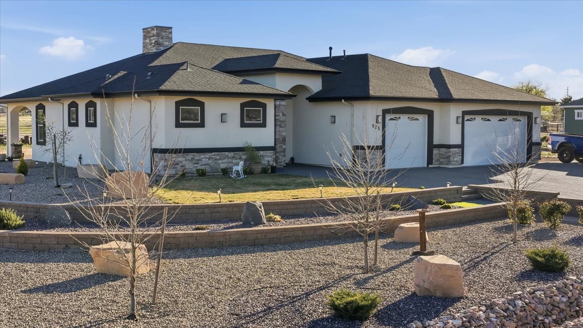 925 East Aztec Drive