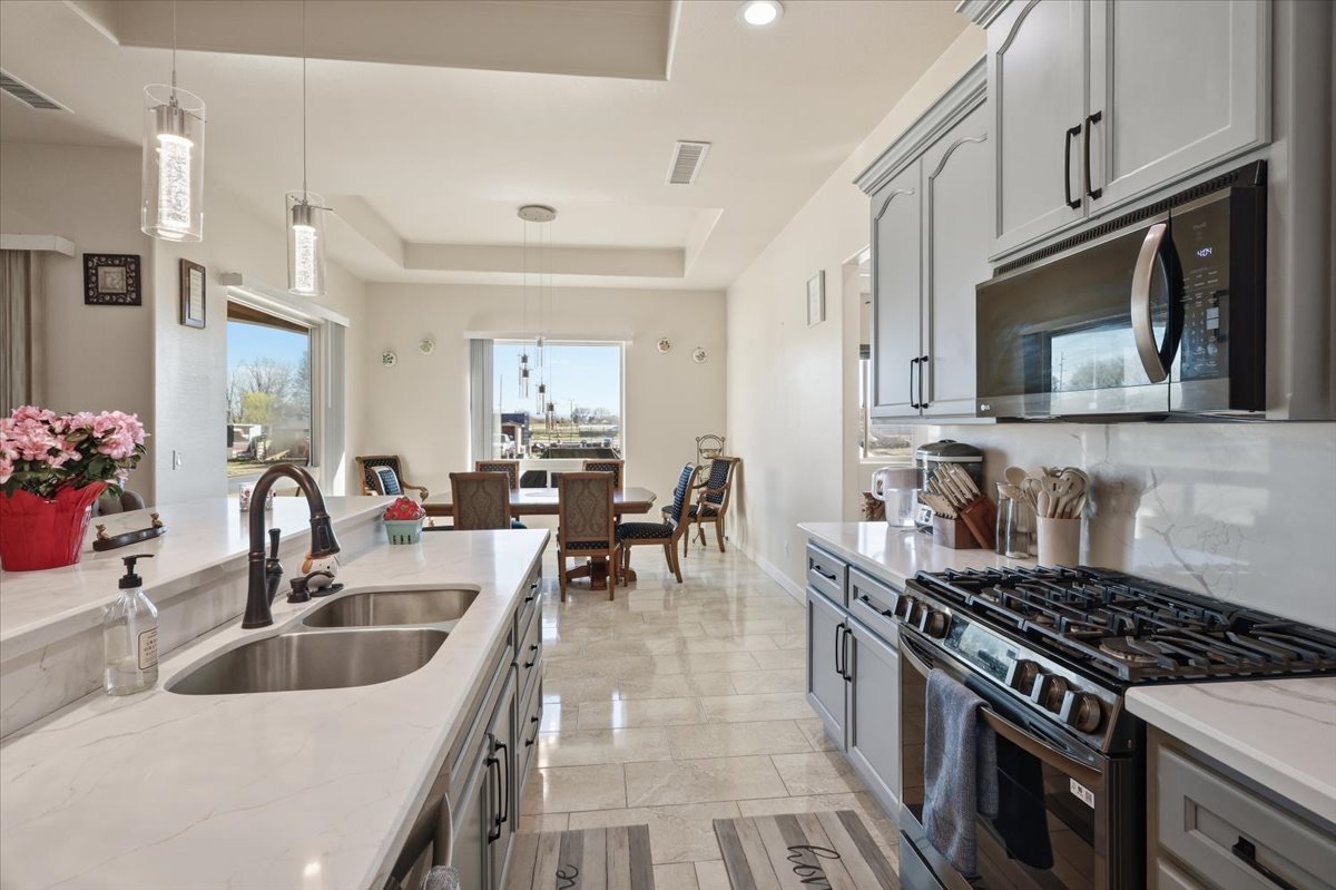 925 East Aztec Drive