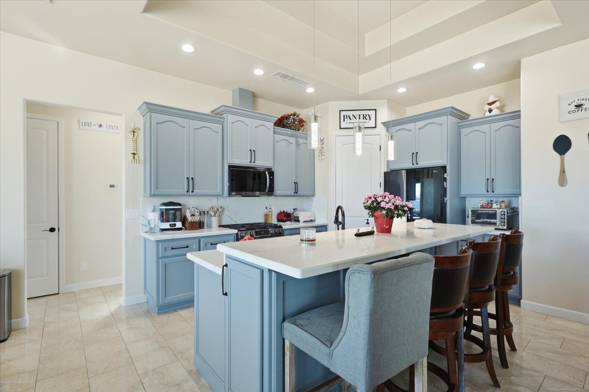 925 East Aztec Drive