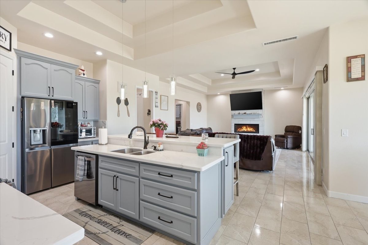 925 East Aztec Drive