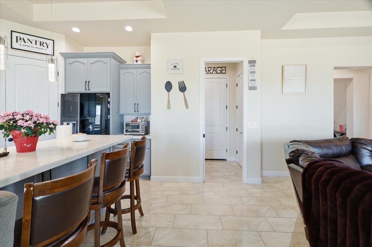 925 East Aztec Drive