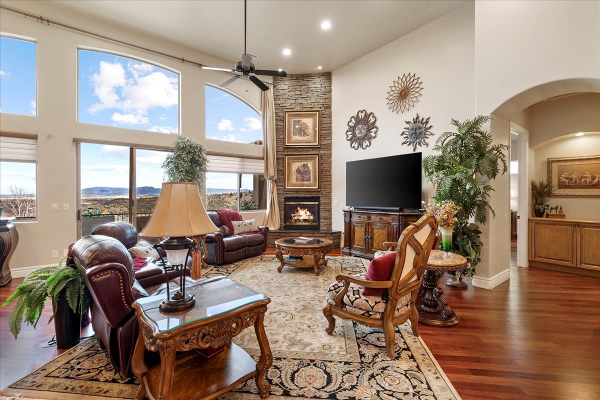 791 North Creekside Drive