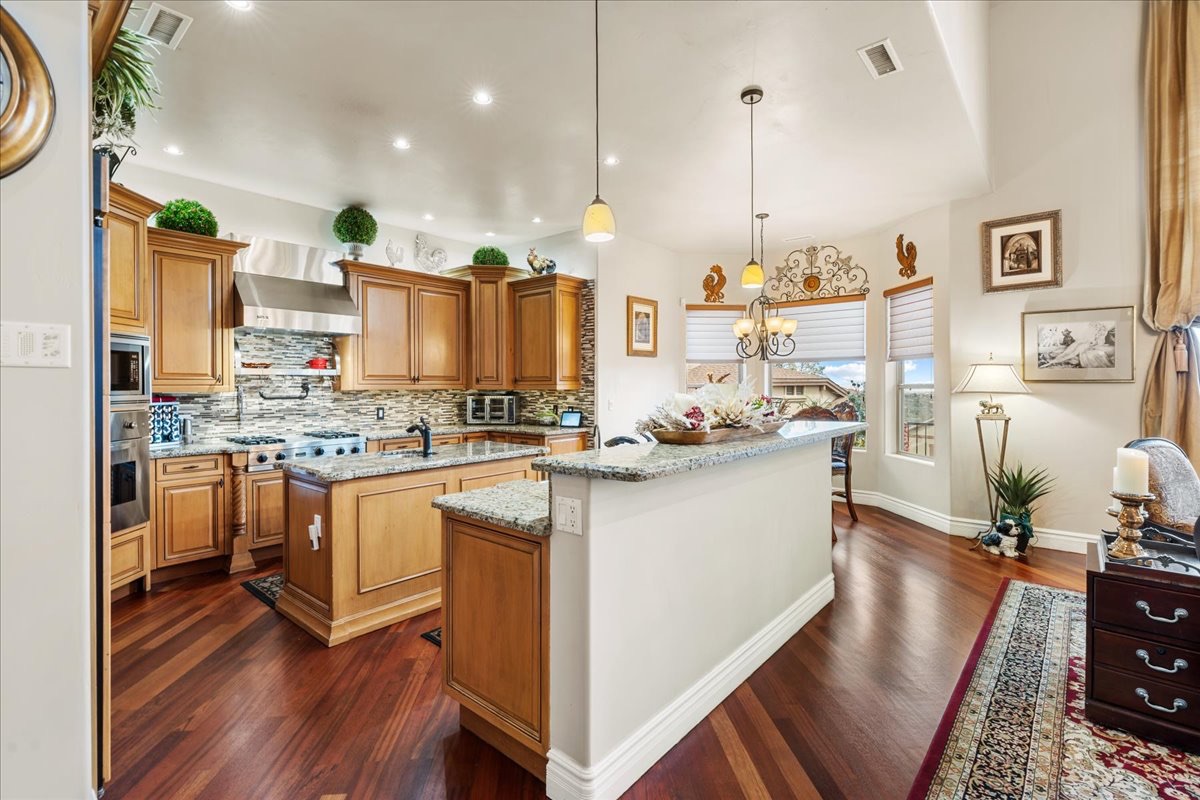 791 North Creekside Drive