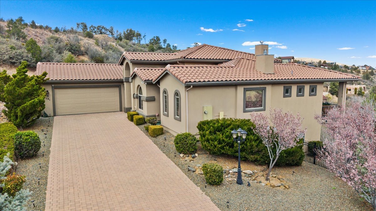 791 North Creekside Drive