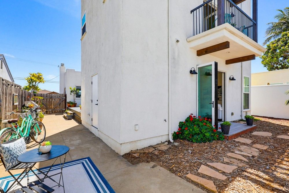 2064 Venice Street