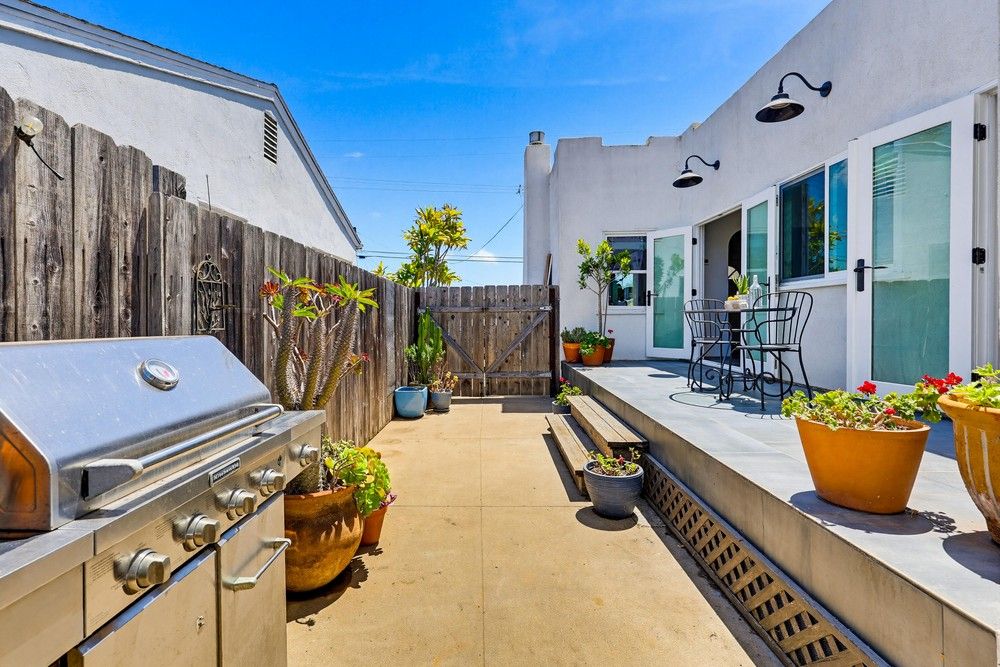 2064 Venice Street