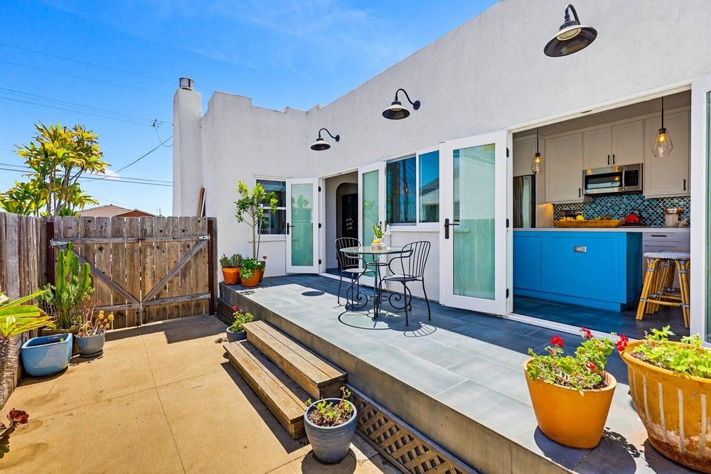 2064 Venice Street
