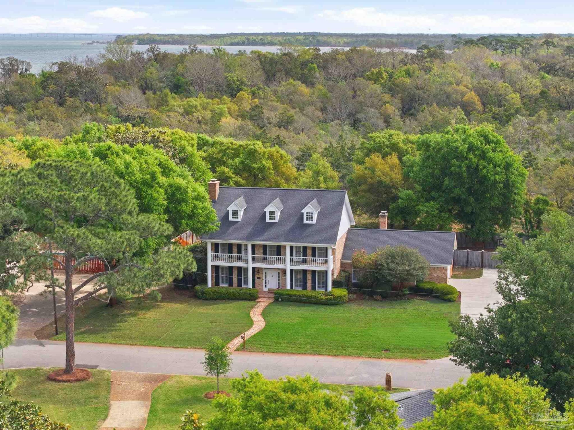 700 Baycliffs Road