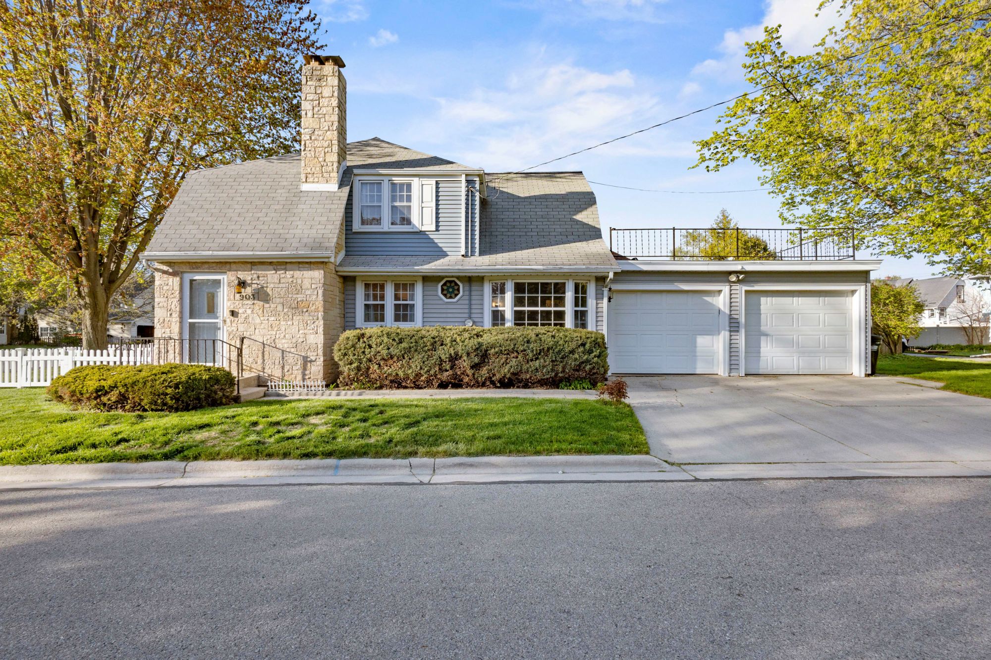 903 Allouez Place