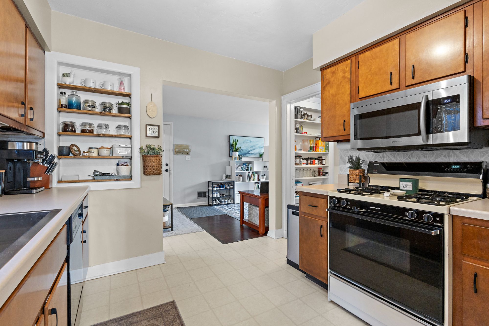 903 Allouez Place