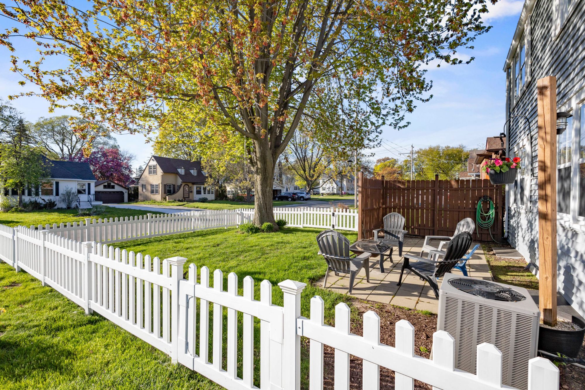 903 Allouez Place
