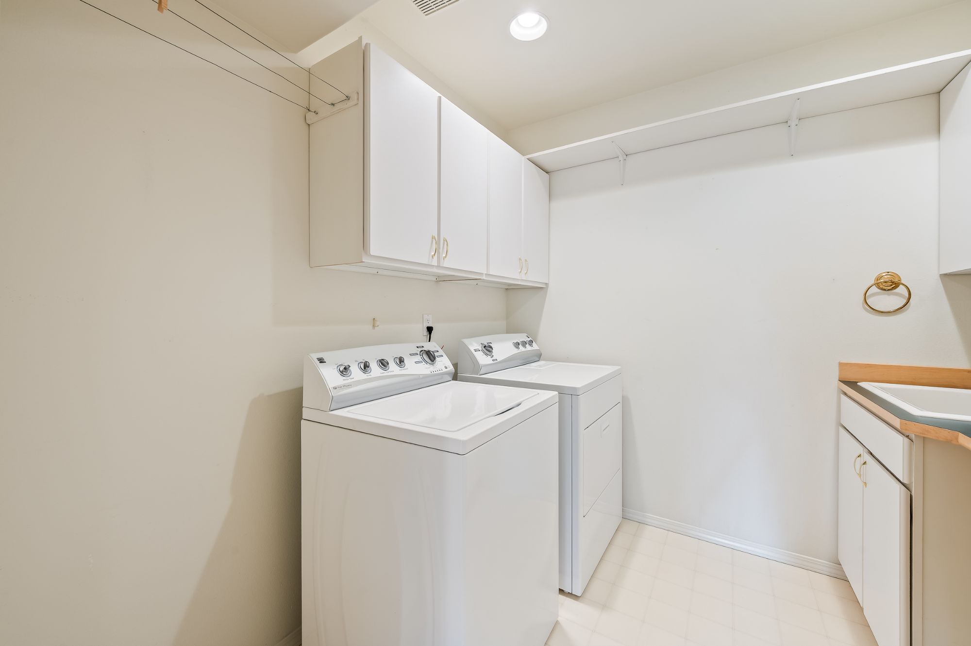 1380 Eastmont Ave Unit 1203