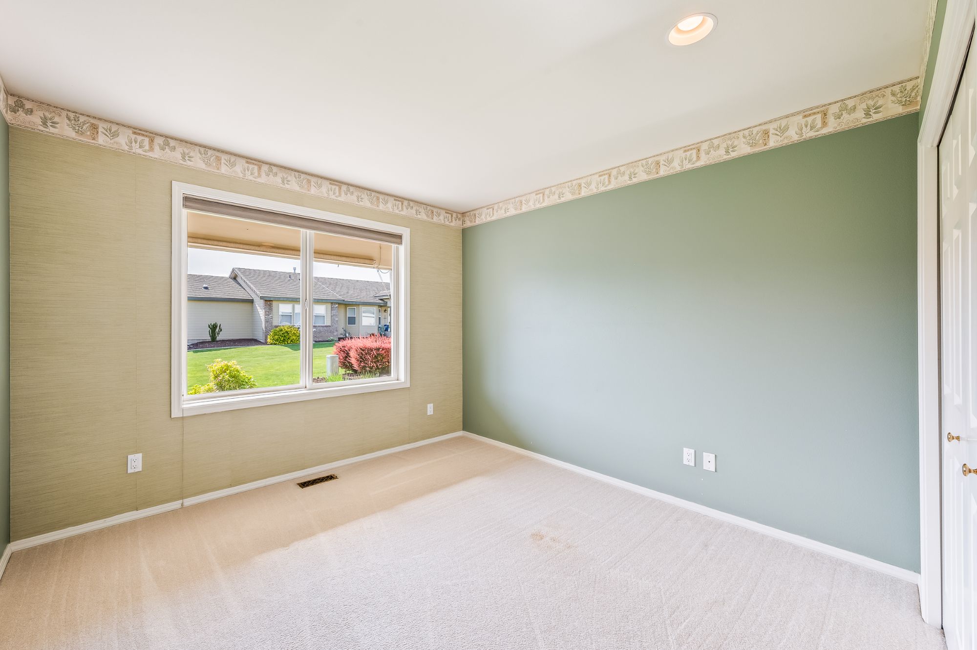 1380 Eastmont Ave Unit 1203