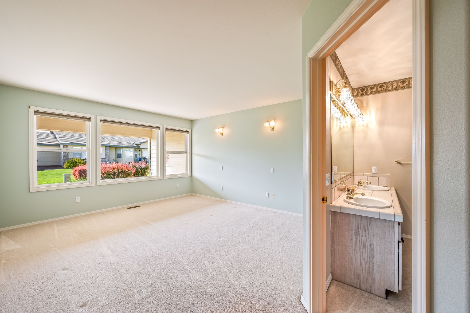 1380 Eastmont Ave Unit 1203