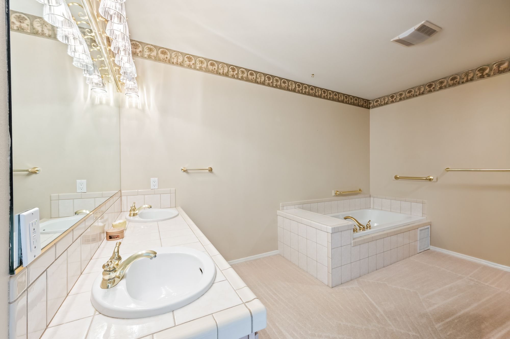 1380 Eastmont Ave Unit 1203