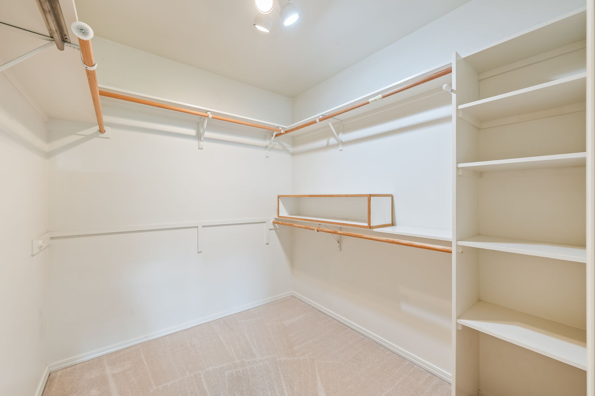 1380 Eastmont Ave Unit 1203