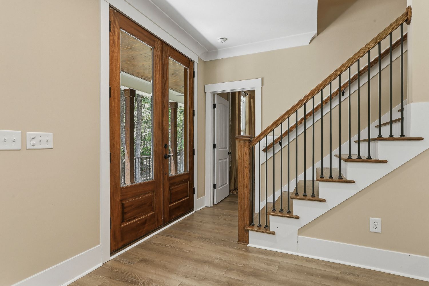 7032 Oakville Lane