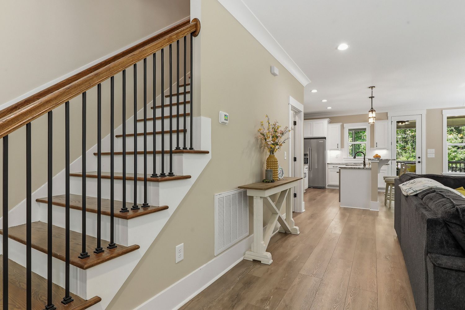 7032 Oakville Lane