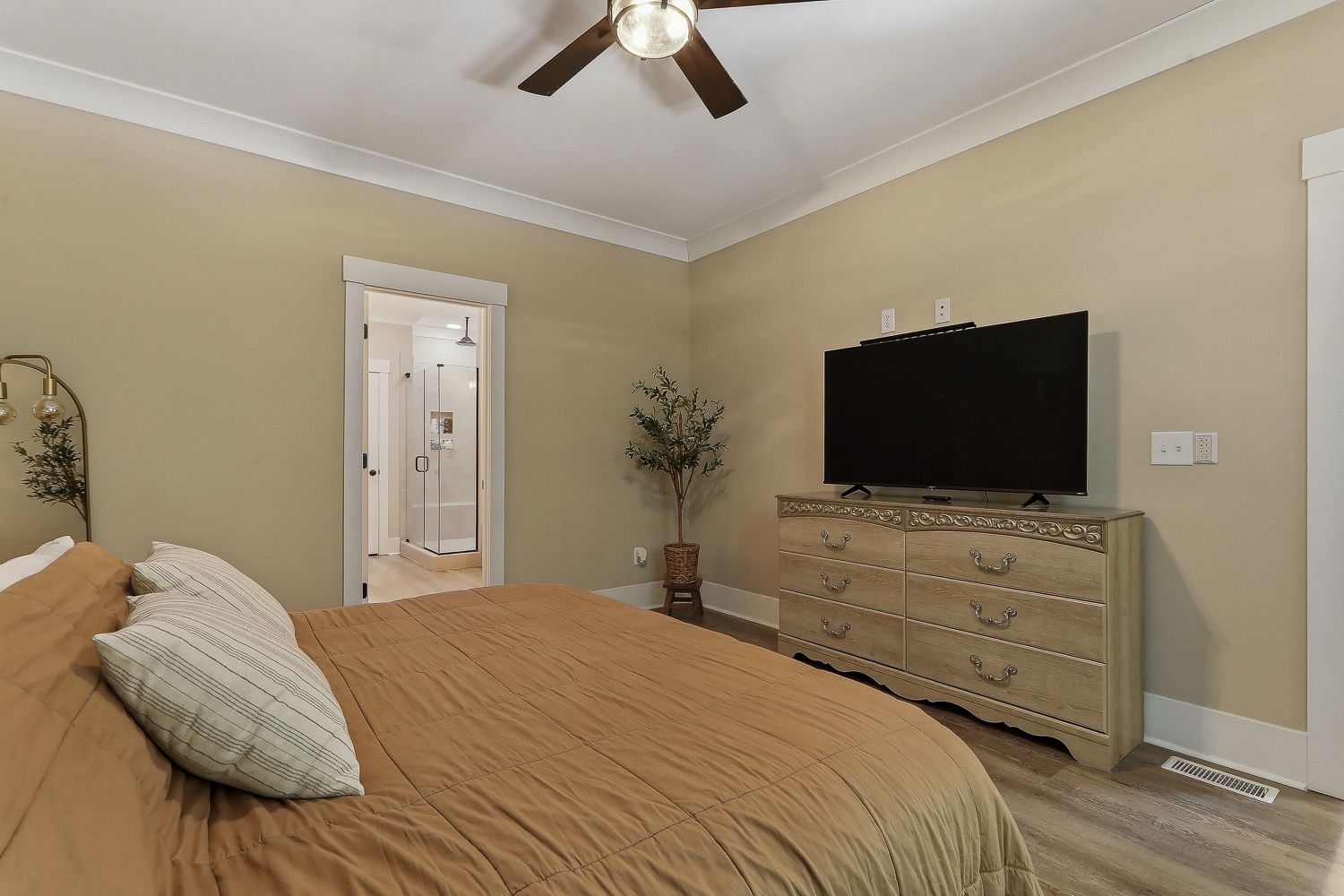 7032 Oakville Lane