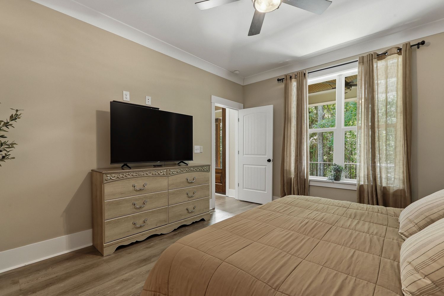 7032 Oakville Lane