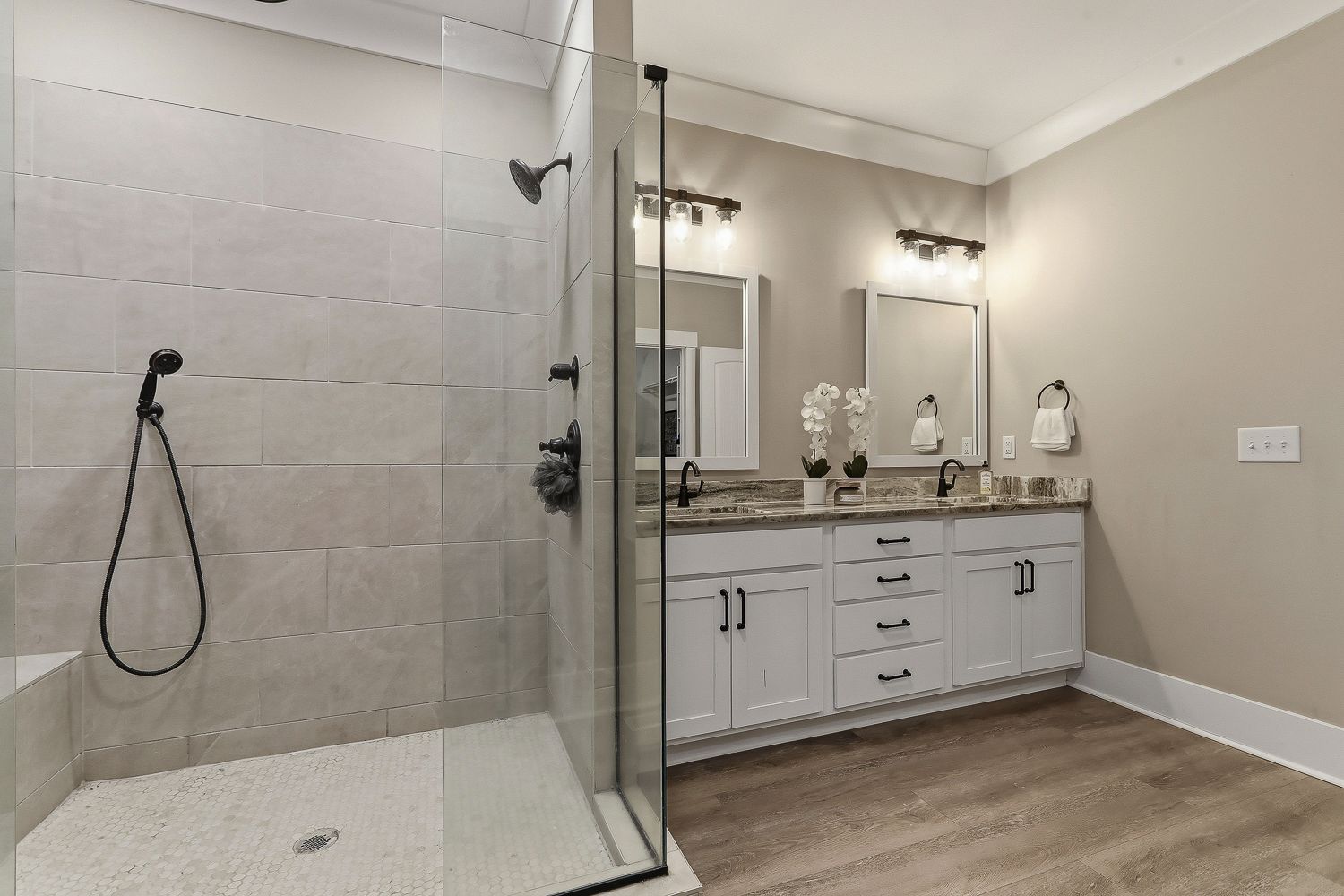 7032 Oakville Lane