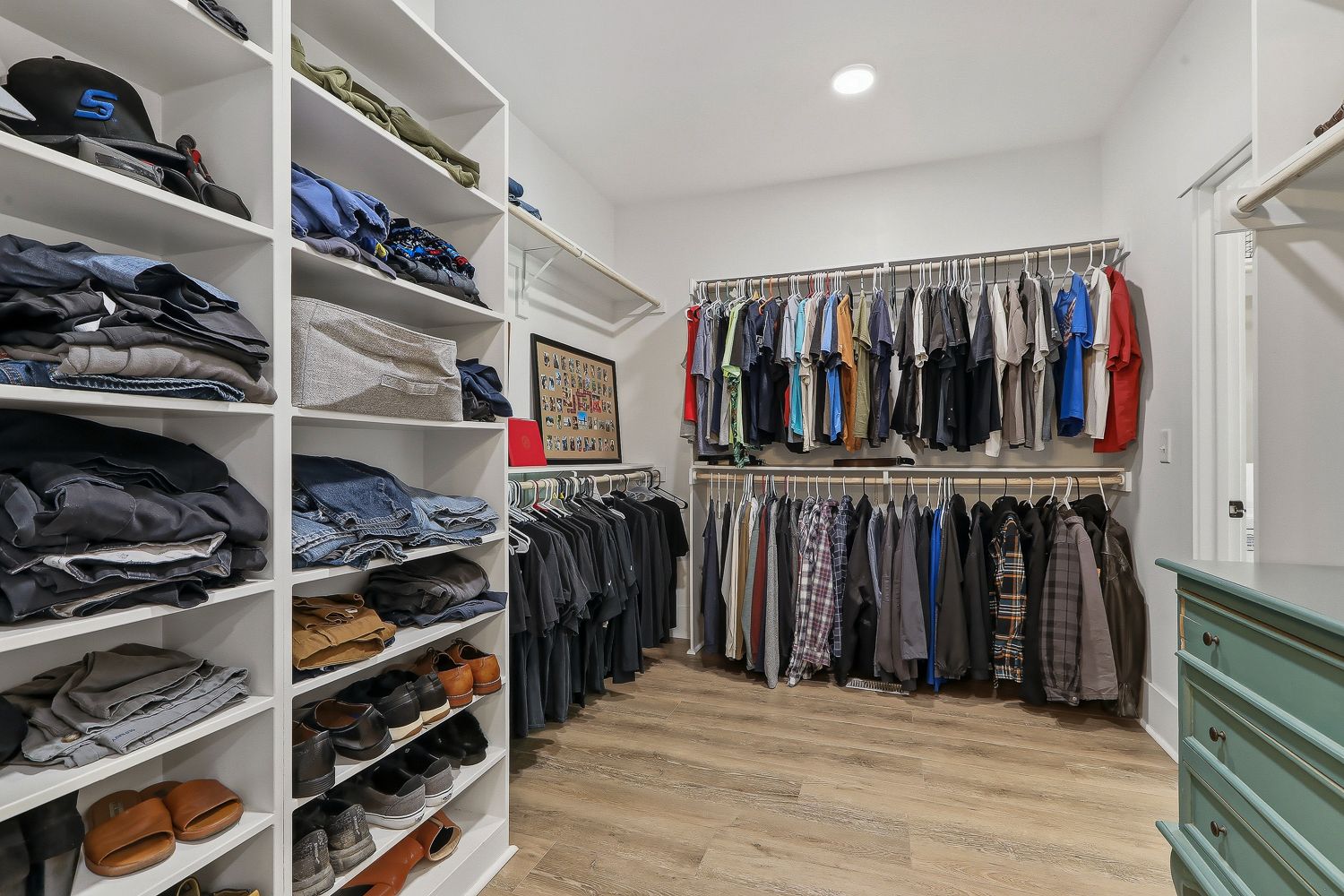 7032 Oakville Lane