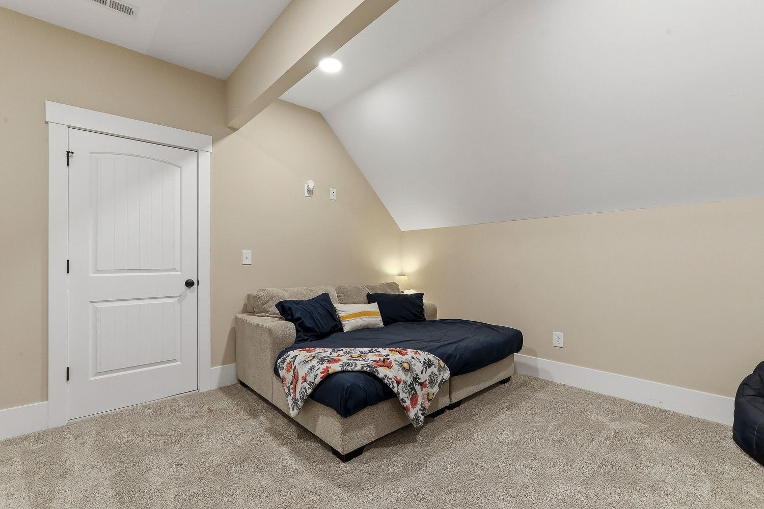 7032 Oakville Lane