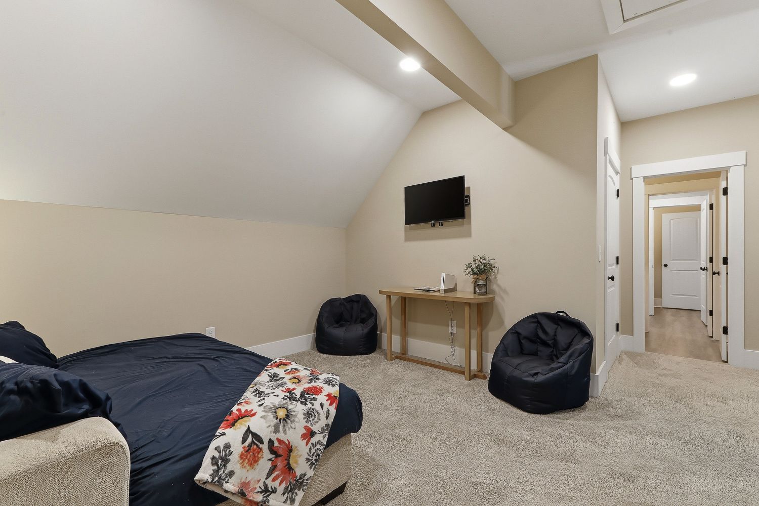 7032 Oakville Lane