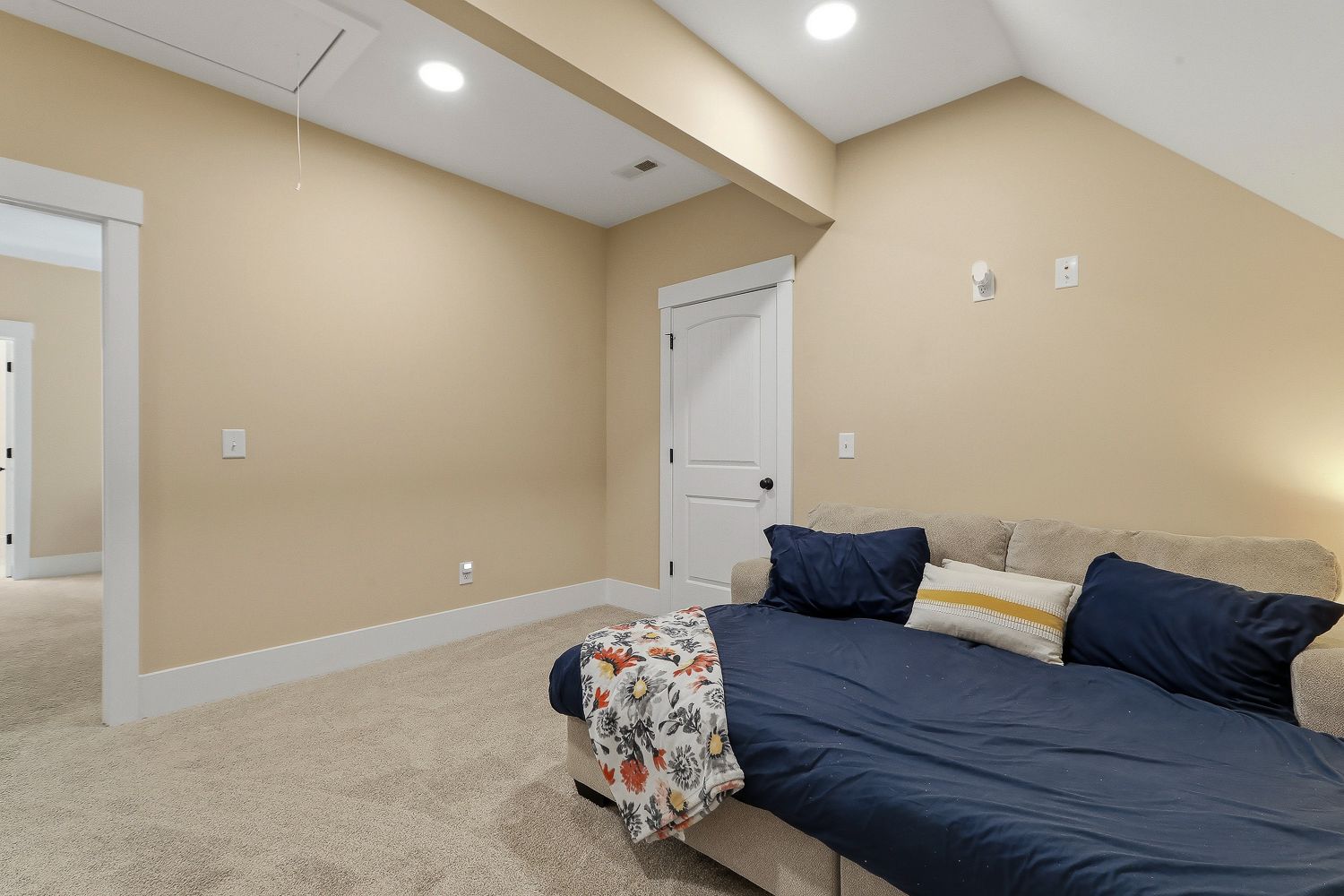 7032 Oakville Lane