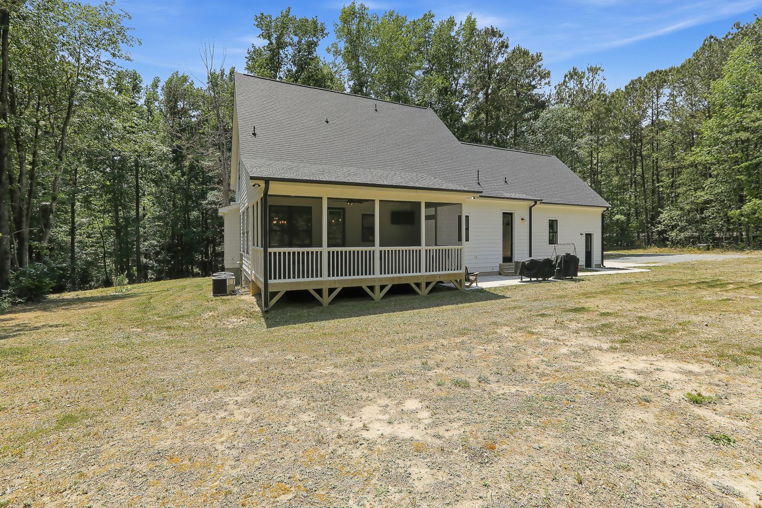 7032 Oakville Lane