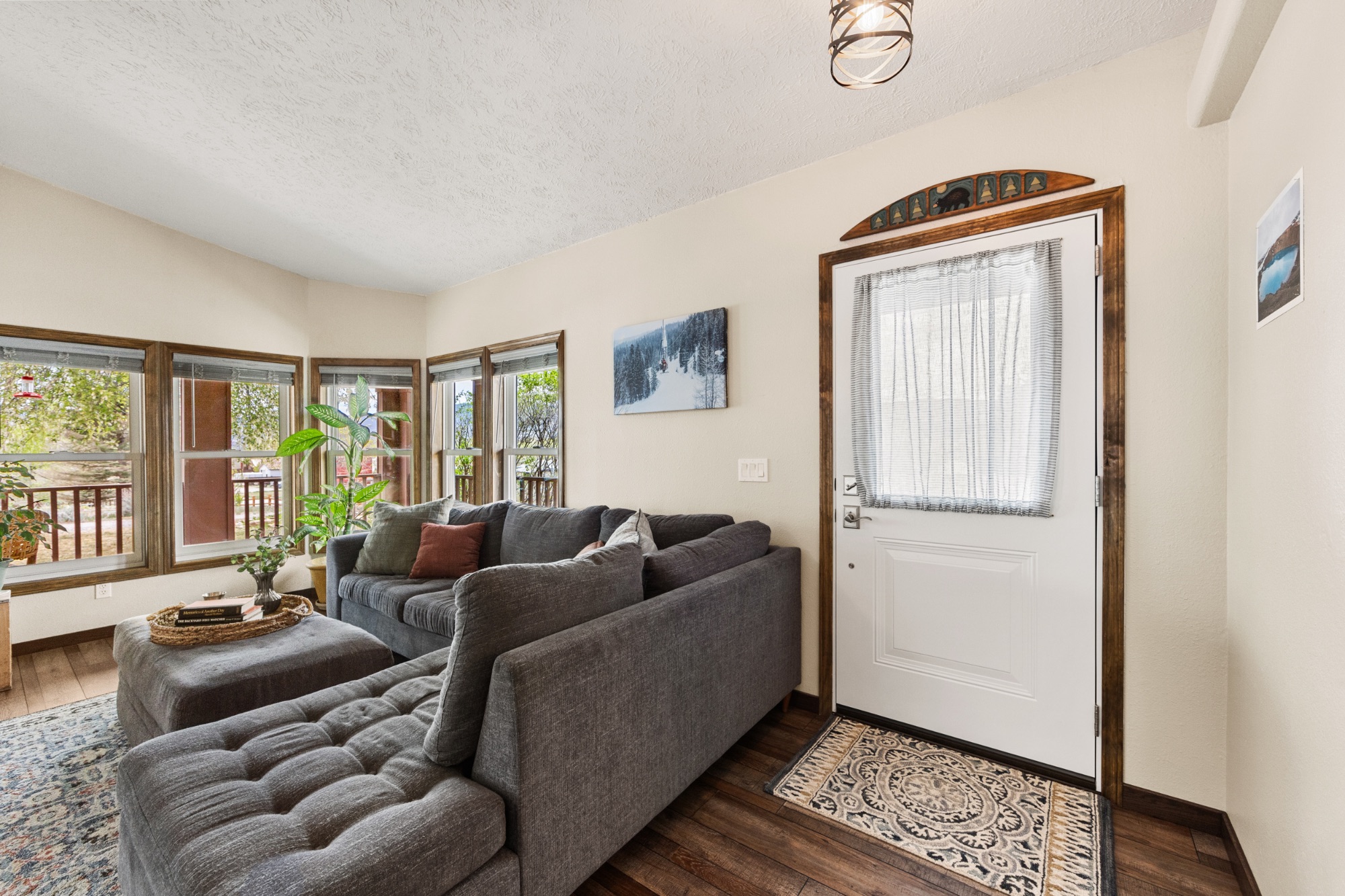 202 S 9TH Street