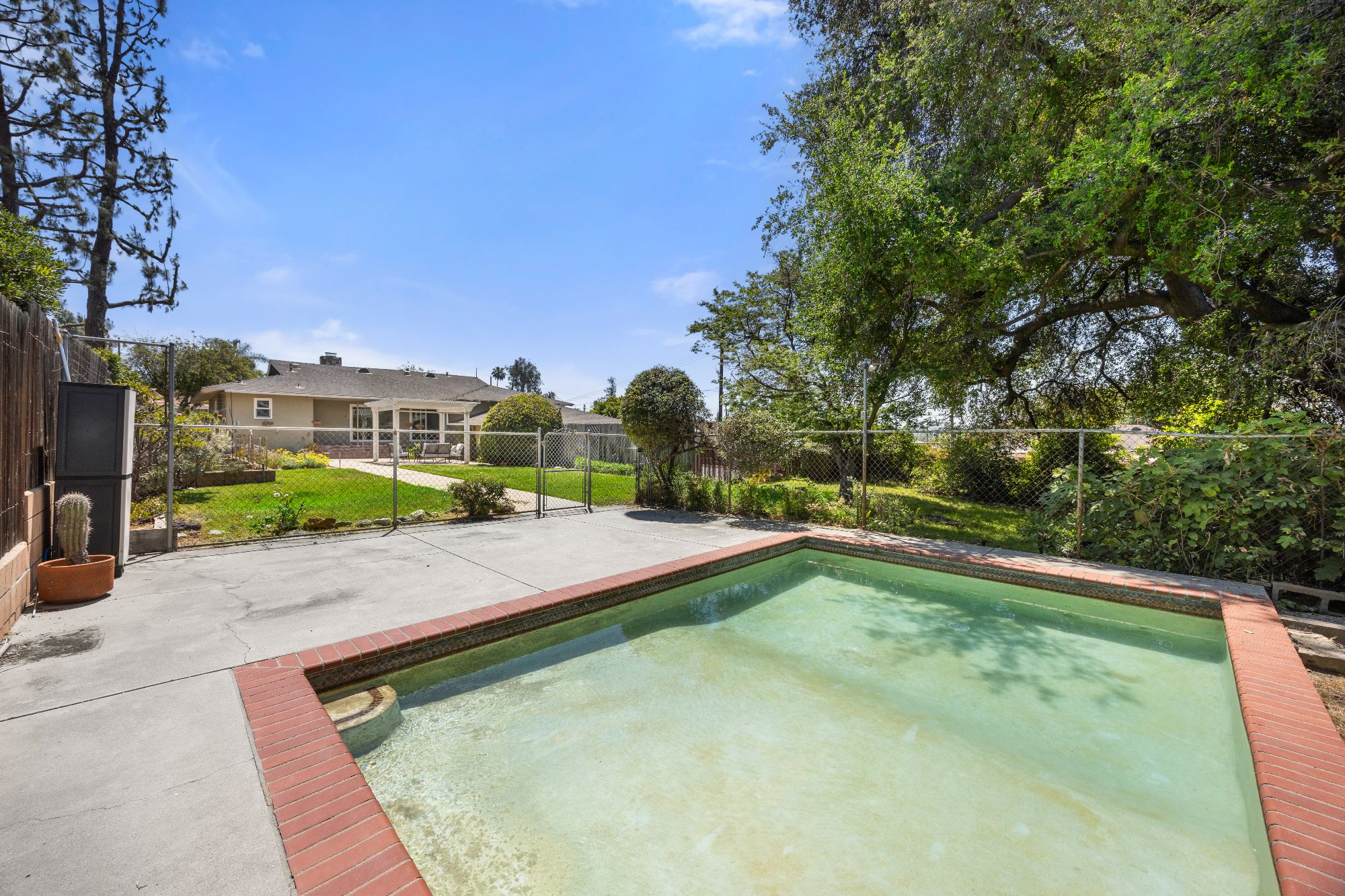 723 Rainbow Drive