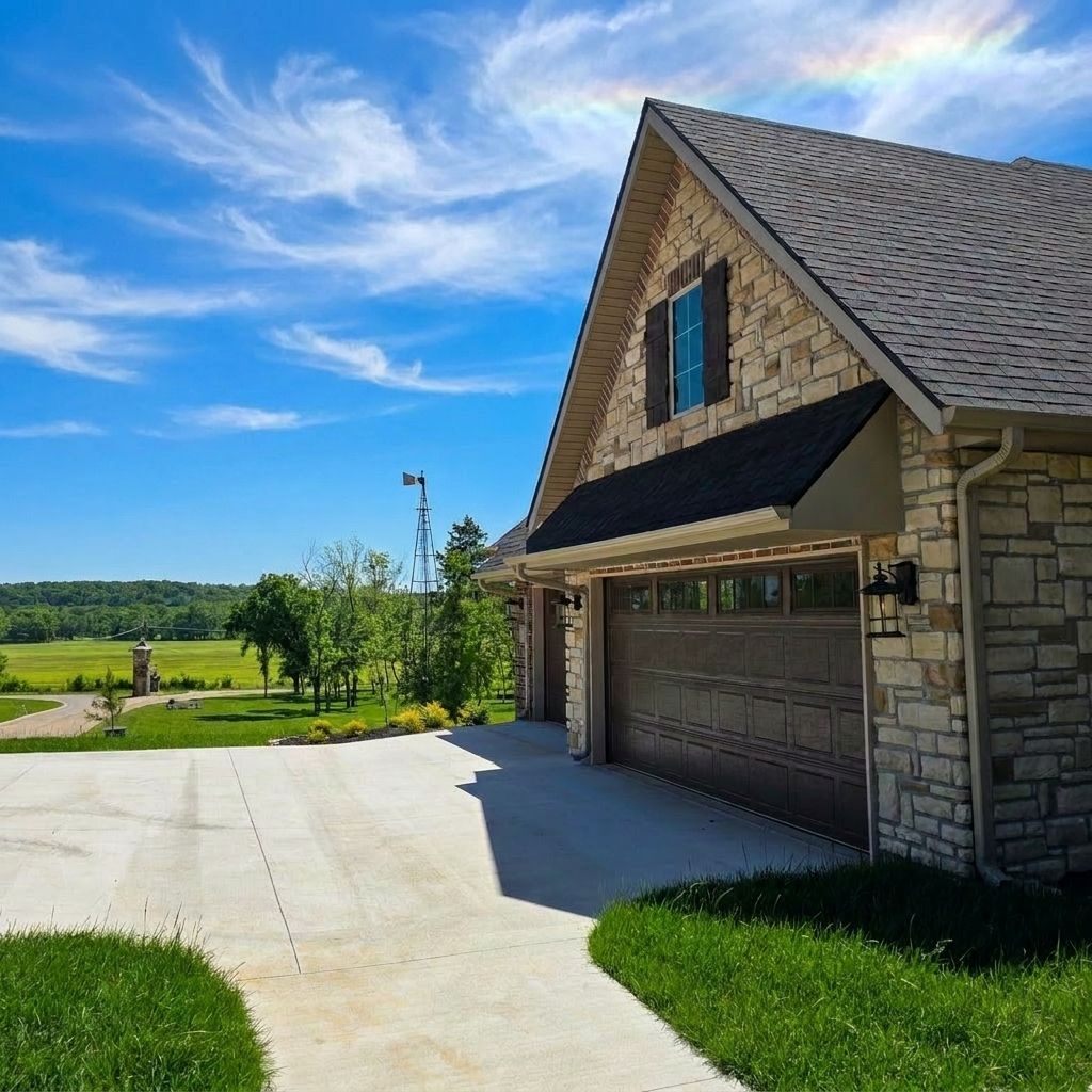 108 Whispering Oaks Dr