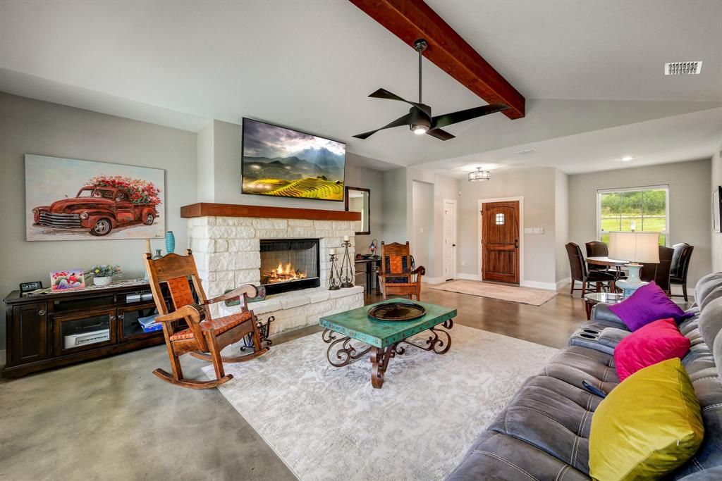202 Falling Oaks Dr
