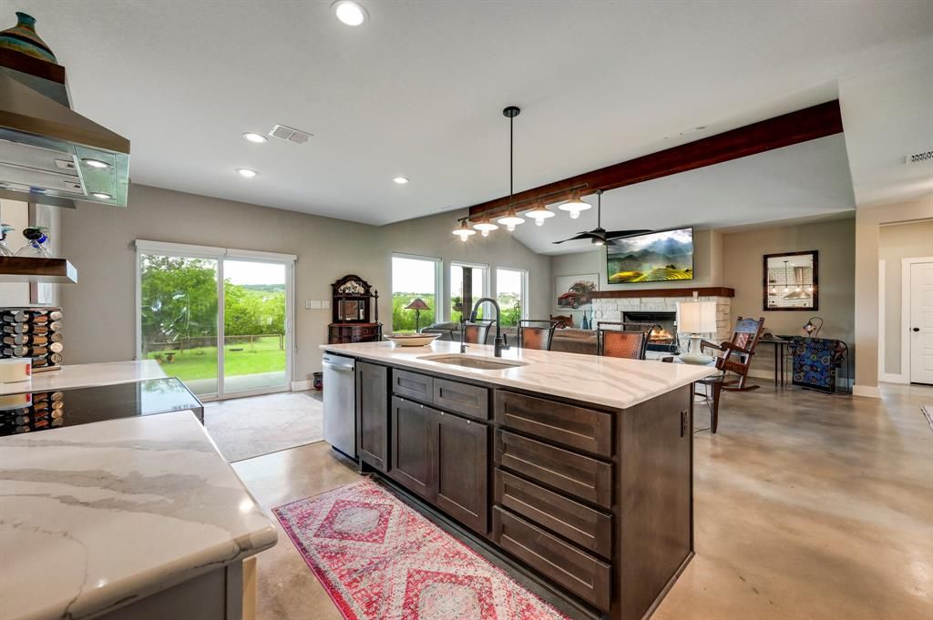 202 Falling Oaks Dr