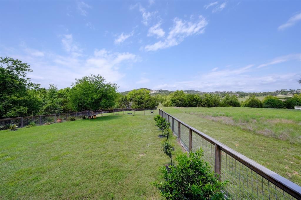 202 Falling Oaks Dr