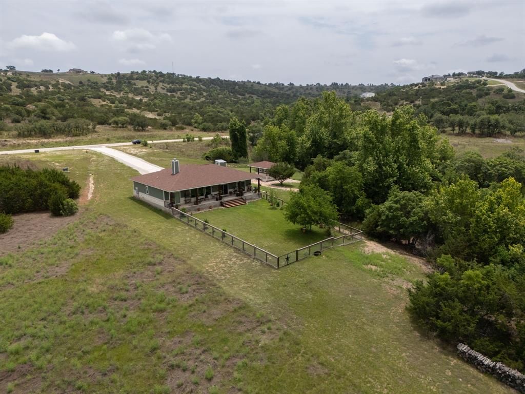202 Falling Oaks Dr