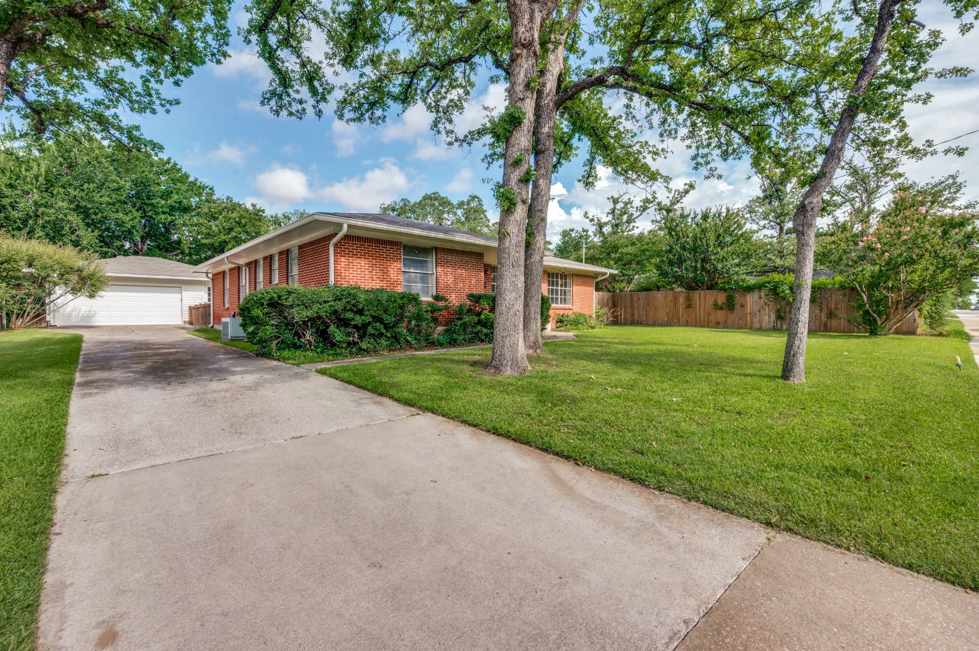 2615 Glenwood Lane