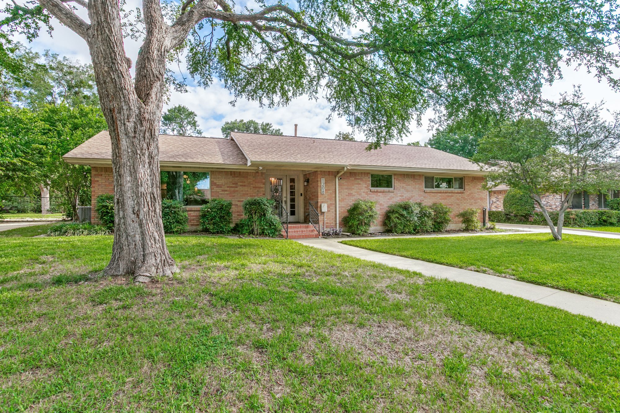 1208 Amherst Drive