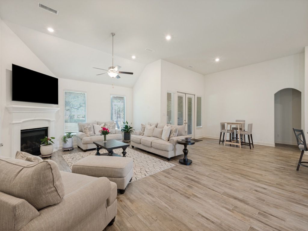 102 White Oak Drive