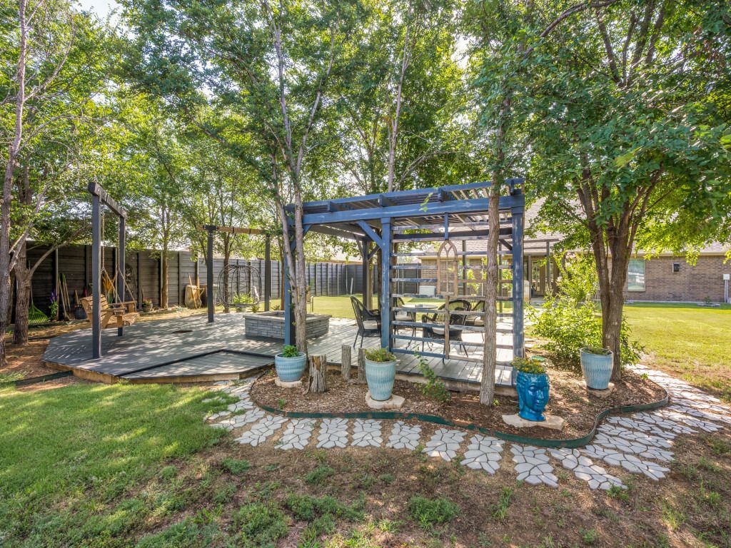 102 White Oak Drive