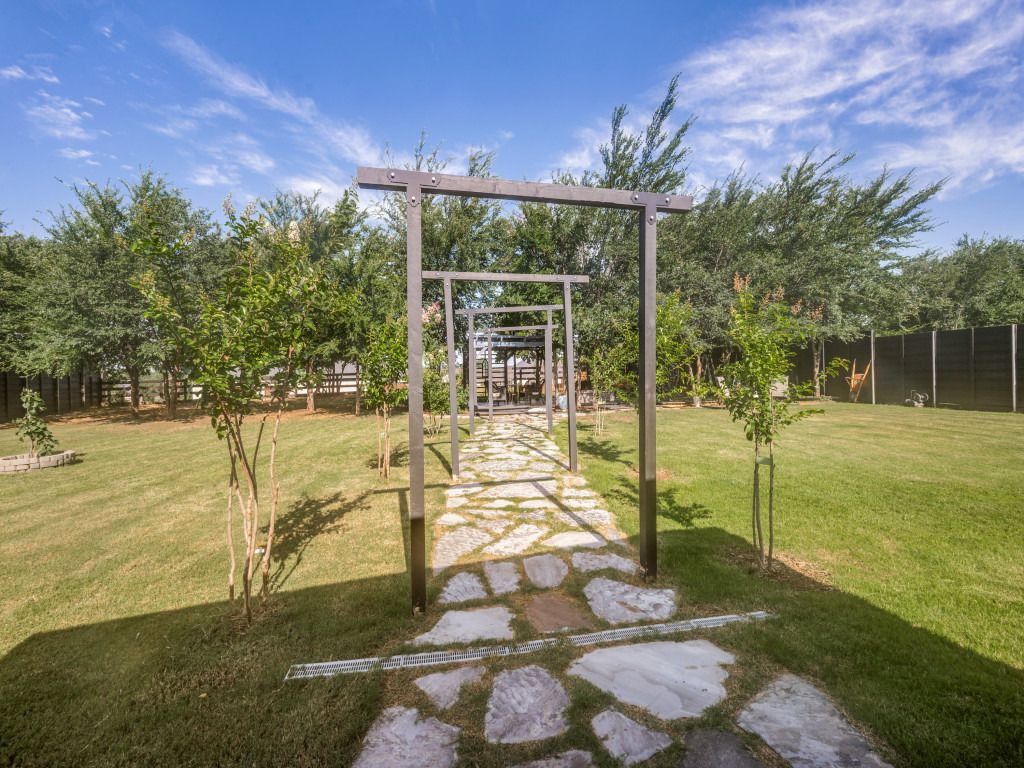 102 White Oak Drive
