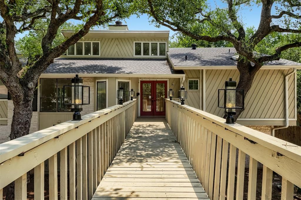 9302 Rolling Oaks Trail