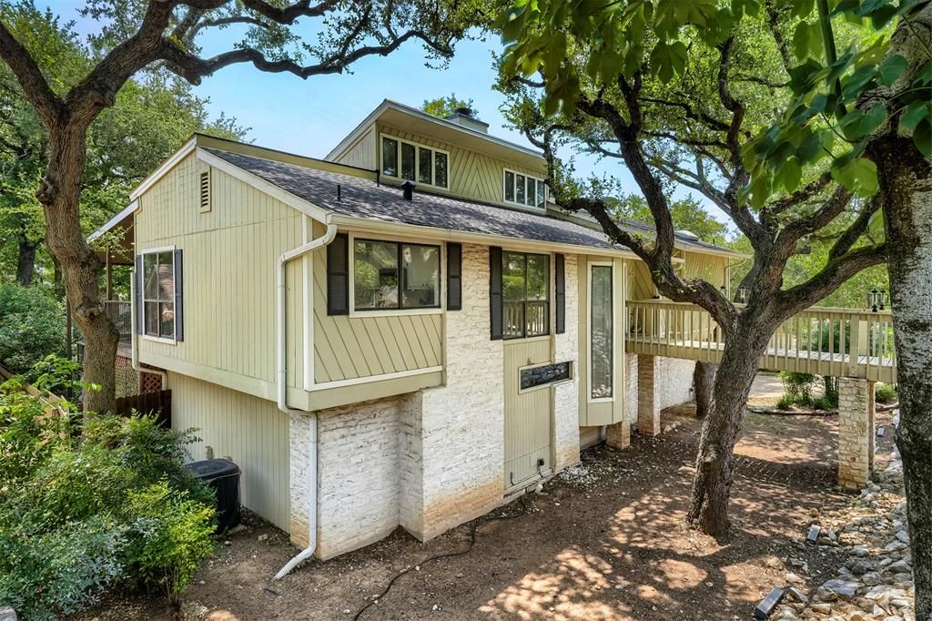 9302 Rolling Oaks Trail