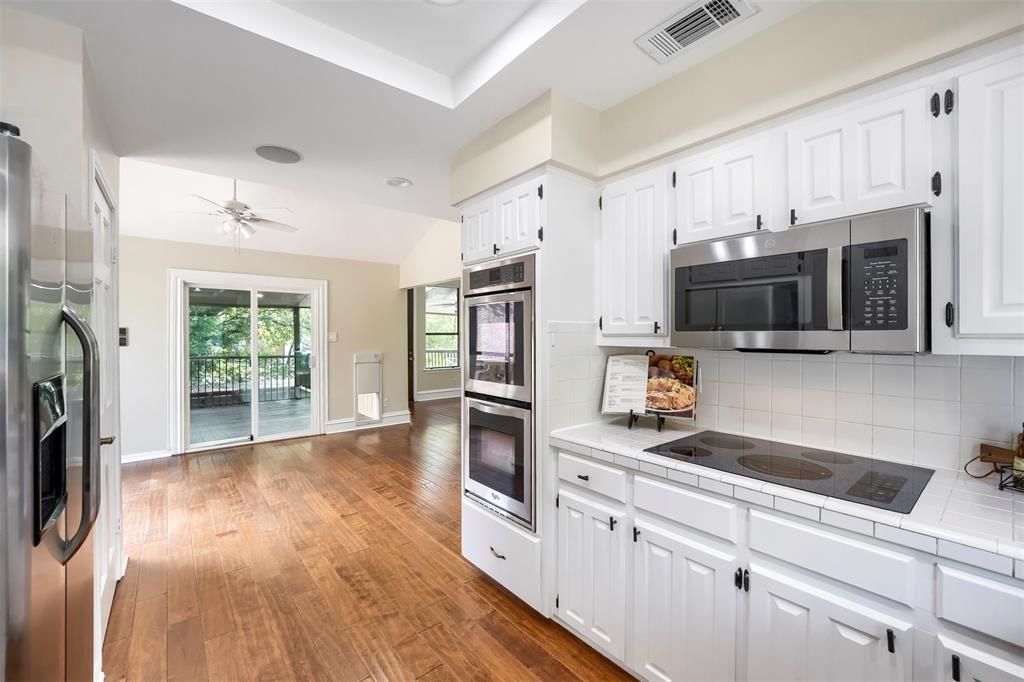 9302 Rolling Oaks Trail