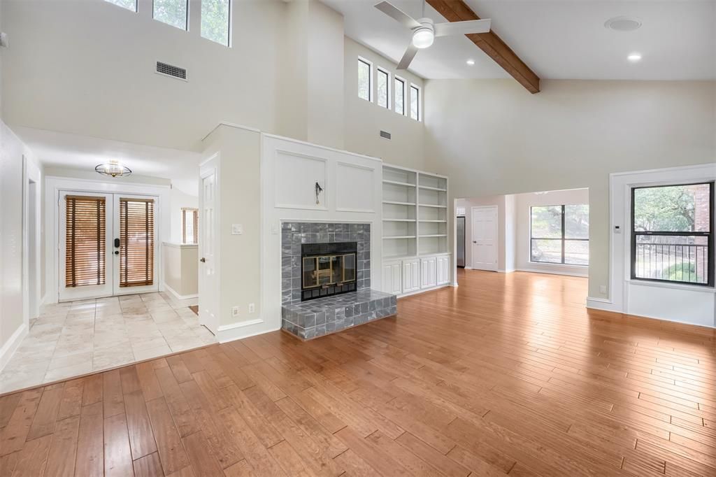 9302 Rolling Oaks Trail